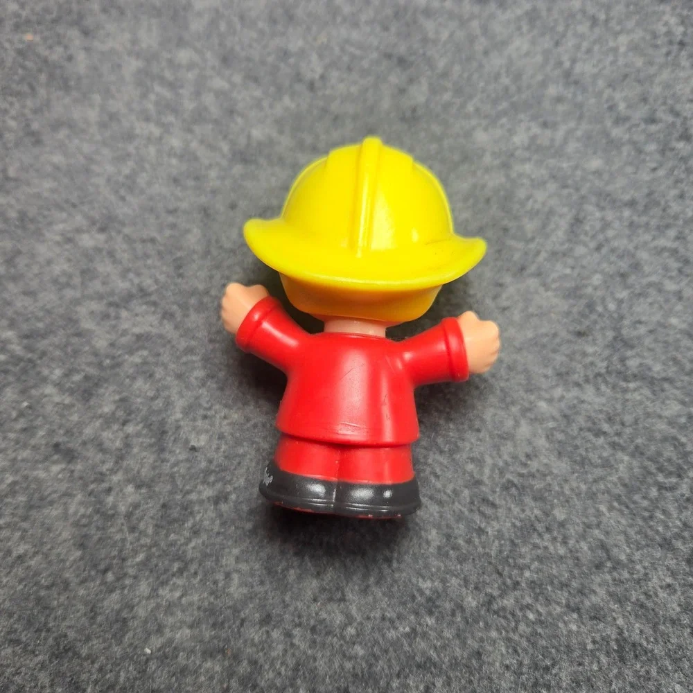 Fisher-Price Little People To The Rescue Fire Truck and Firefighter Figure Toy